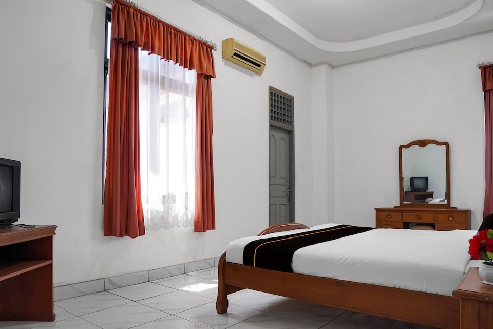Collection O near Universitas Negeri Padang formerly Hotel Amra, Lolong, Padang
