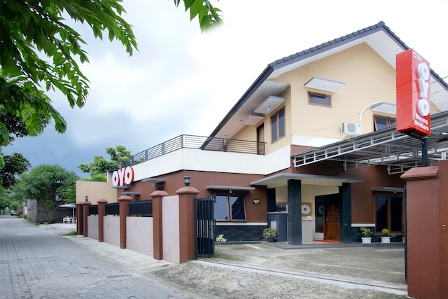 Dancenter Bayang Brothers Guesthouse 