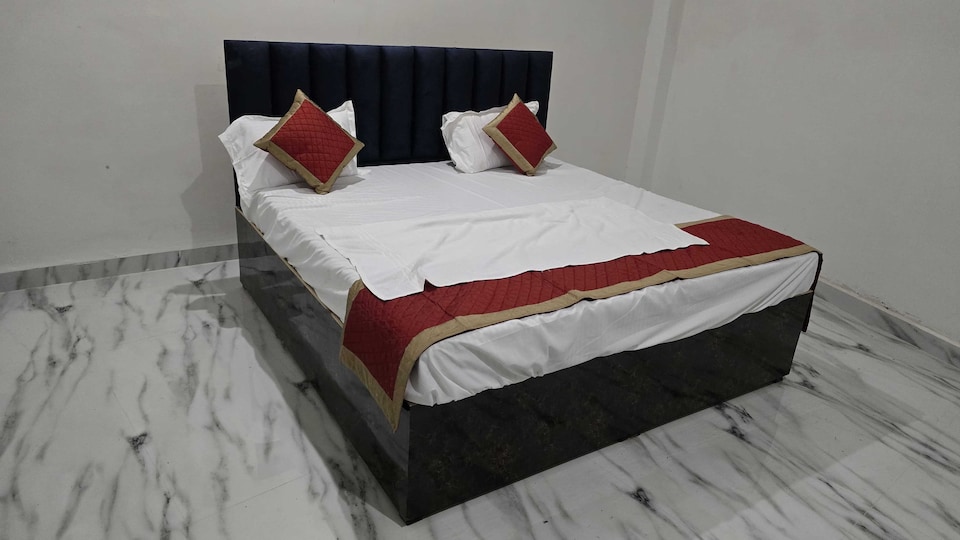 SPOT ON Kanishak Guest House, Golghar, Gorakhpur