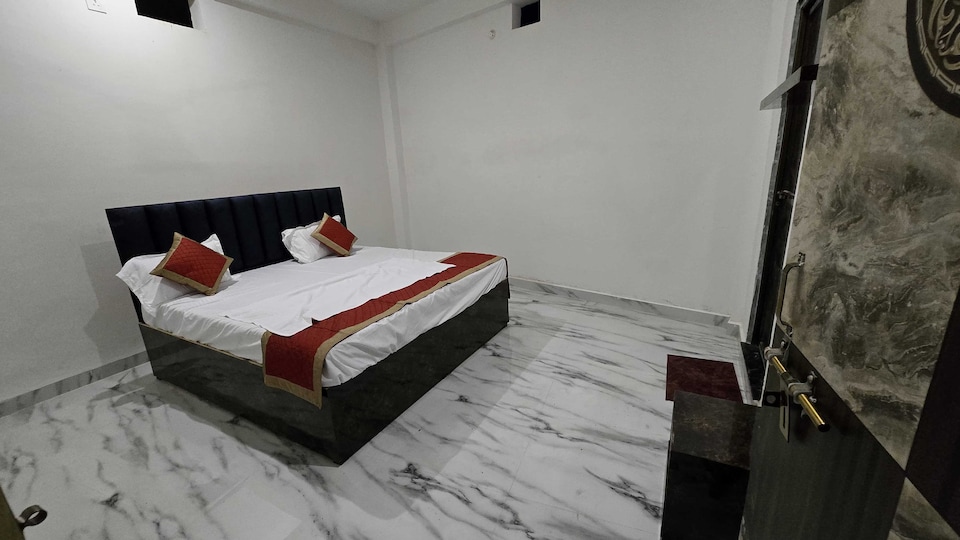 SPOT ON Kanishak Guest House, Golghar, Gorakhpur