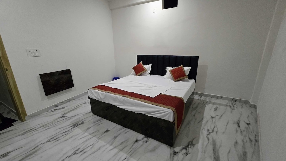 SPOT ON Kanishak Guest House, Golghar, Gorakhpur