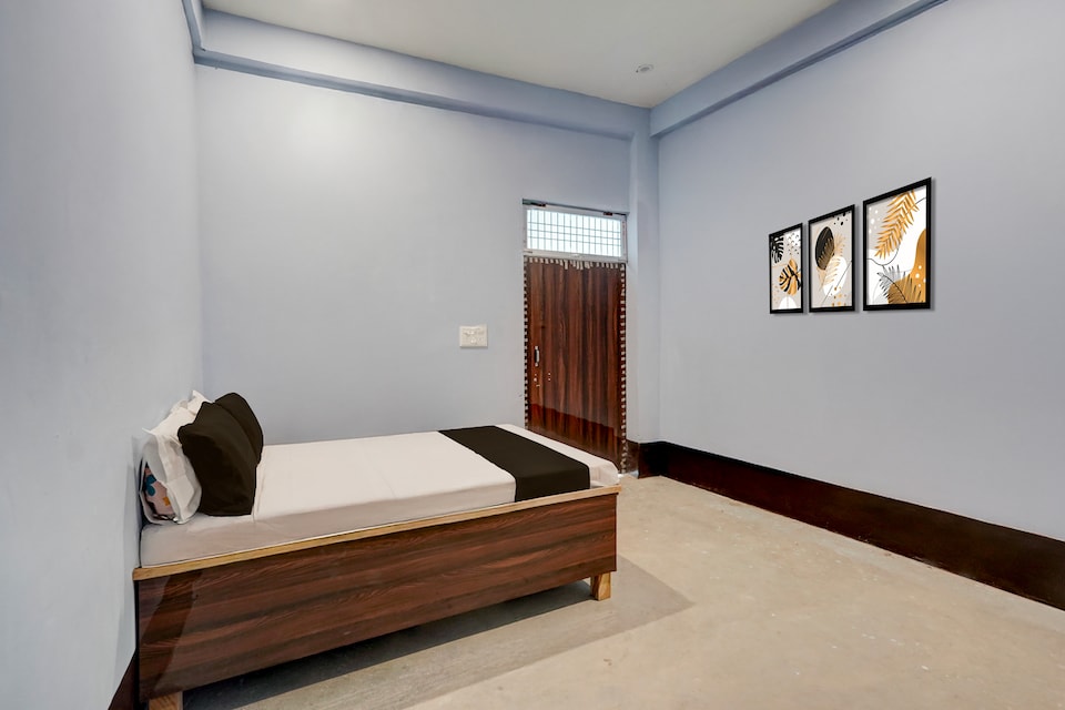 SPOT ON Royal Palace , IIT Kanpur, Kanpur