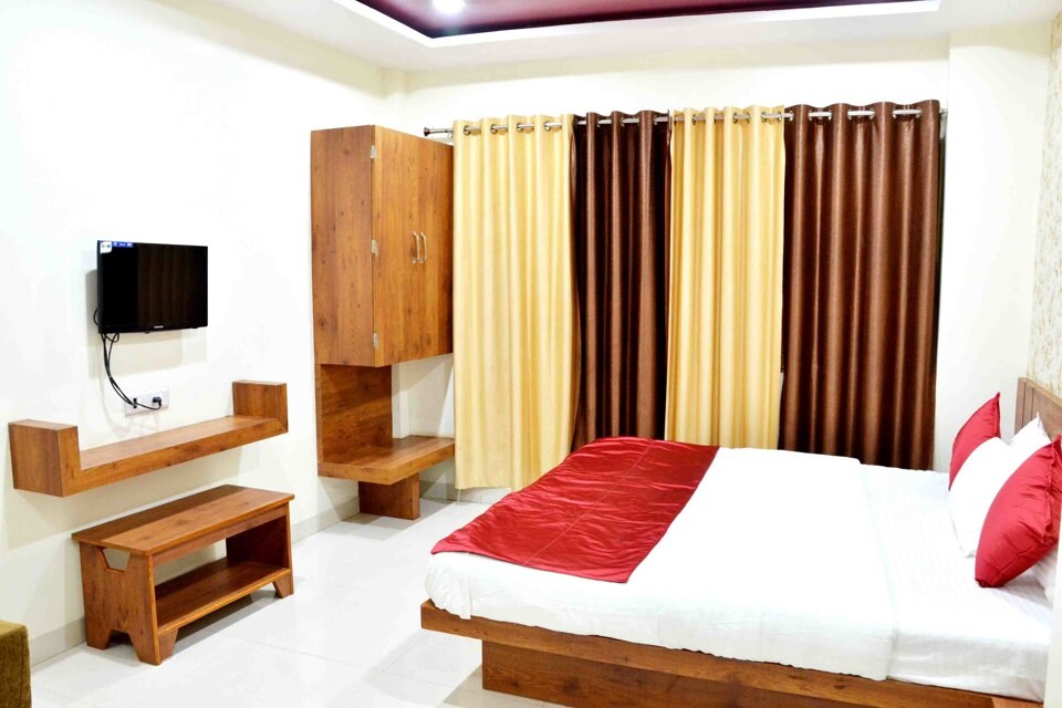 OYO 2536 Hotel President and Utsav Garden, Ujjain Indore Road, Ujjain