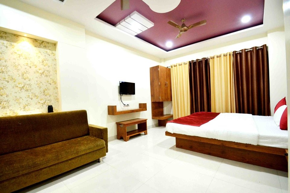 OYO 2536 Hotel President and Utsav Garden, Ujjain Indore Road, Ujjain