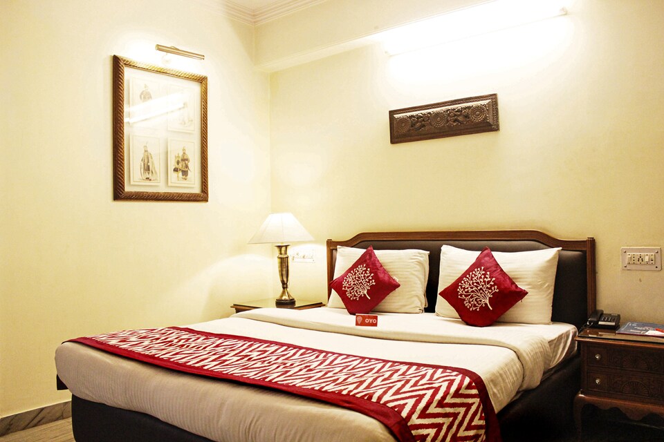 OYO 498 Hotel The Cave, Paharganj Delhi, Delhi