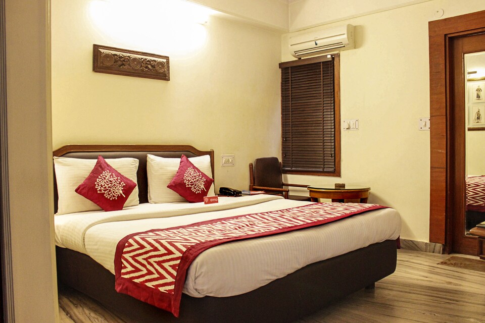 OYO 498 Hotel The Cave, Paharganj Delhi, Delhi