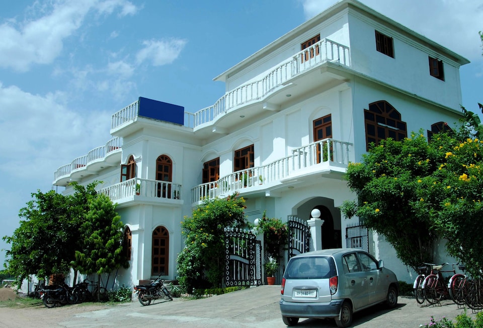 OYO 2547 Hotel Isabel, Khajuraho, Khajuraho