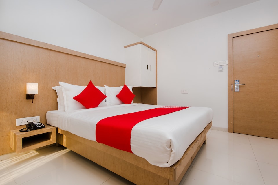 Capital O 13089 Hotel Gold Crest, Mumbai-Airoli-Ghansoli-KoperKhairane, Mumbai