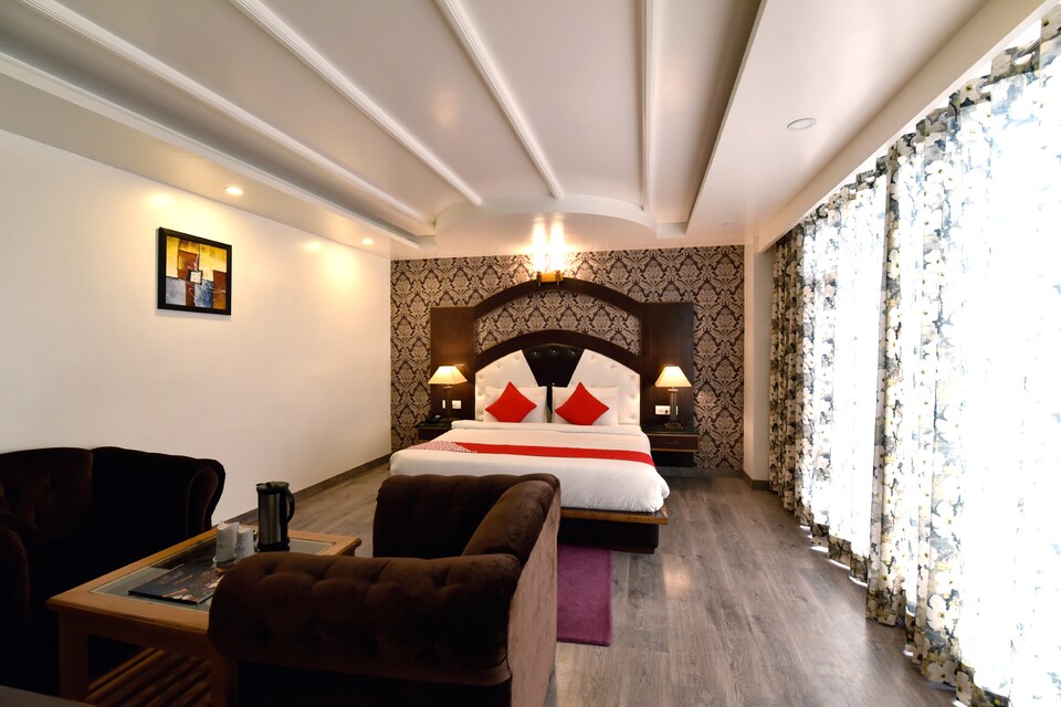 OYO 13091 Manali Grand, Naggar Road, Manali