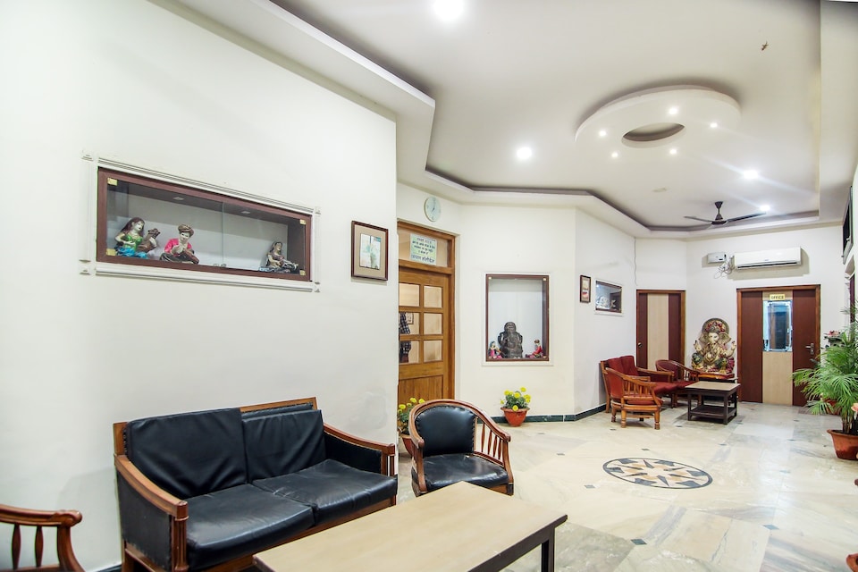 Hotel O Lukergunj Holidays, Railway Station Allahabad, Prayagraj