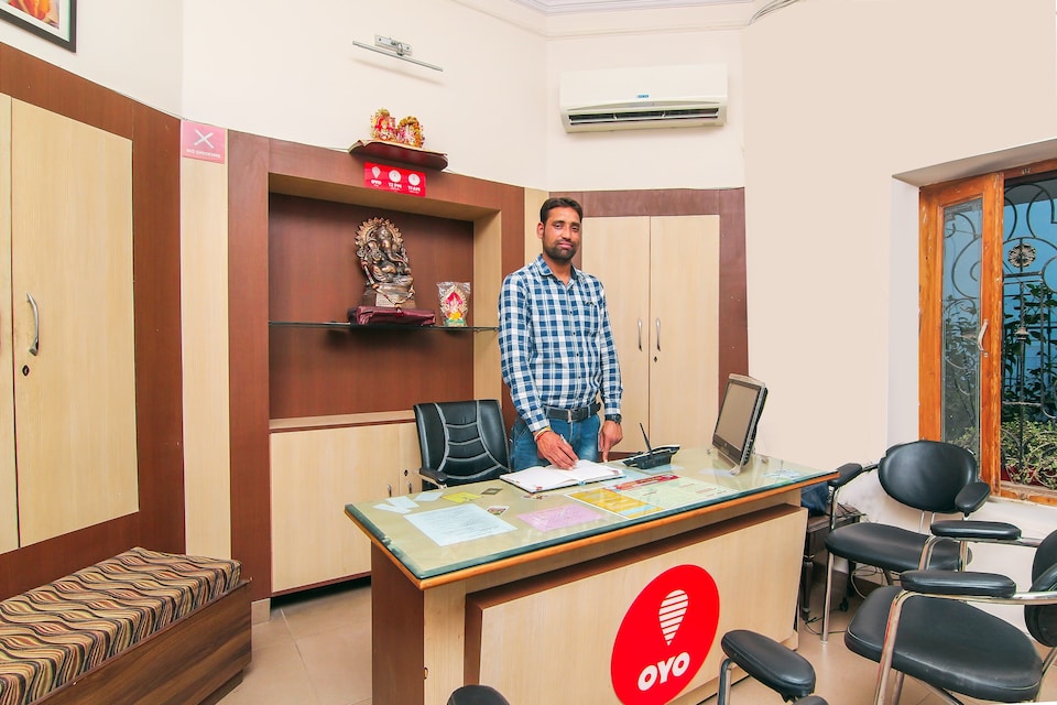 Hotel O Lukergunj Holidays, Railway Station Allahabad, Prayagraj