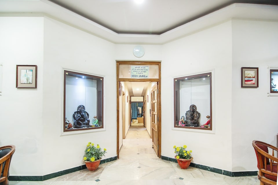 Hotel O Lukergunj Holidays, Railway Station Allahabad, Prayagraj