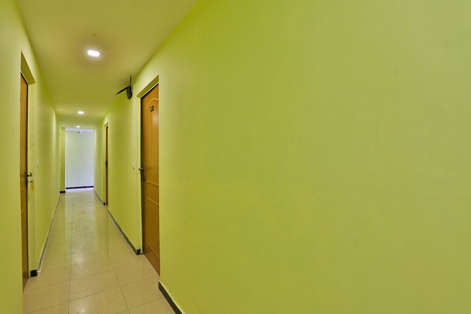 OYO 2550 Hotel Signature, Satellite-Prahlad Nagar Ahmedabad, Ahmedabad