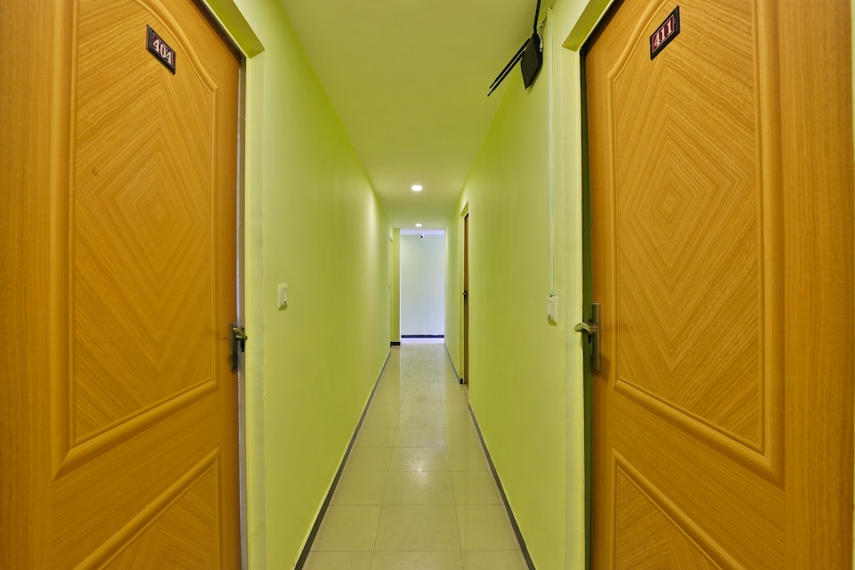 OYO 2550 Hotel Signature, Satellite-Prahlad Nagar Ahmedabad, Ahmedabad