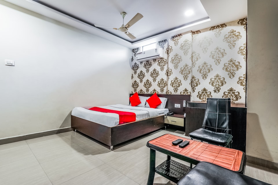 OYO 13114 SVS Luxury Rooms, Kukatpally, Hyderabad