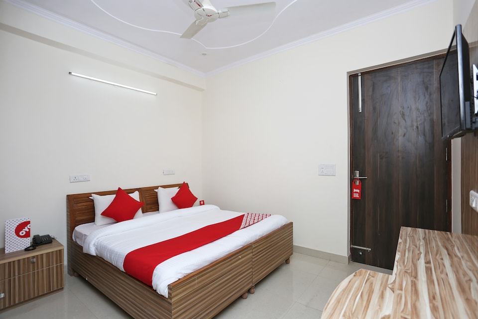 OYO Star Guest House, Medanta, Gurgaon