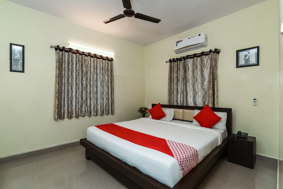 OYO 13123 SRK GRAND, Beach Side Visakhapatnam, Visakhapatnam