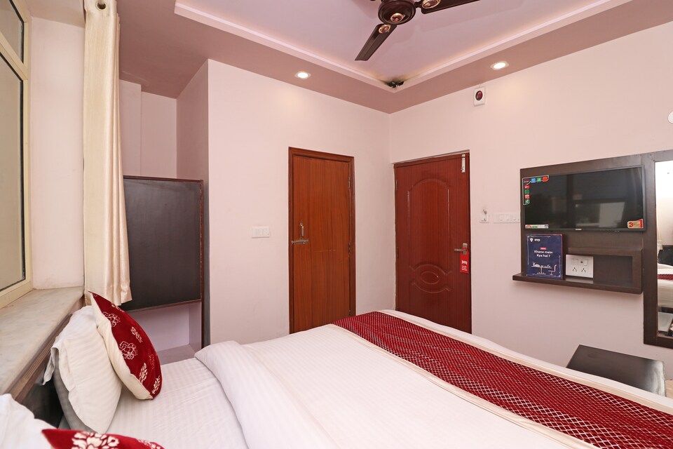 OYO 13136 HOTEL TAJ ANSH 2, Fatehabad Road, Agra