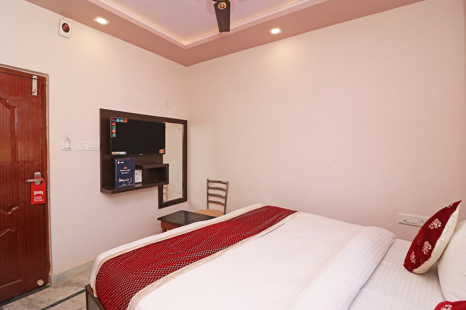 OYO 13136 HOTEL TAJ ANSH 2, Fatehabad Road, Agra