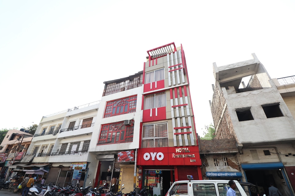 Capital O Rameshwar Guest House, Rambagh Allahabad, Prayagraj