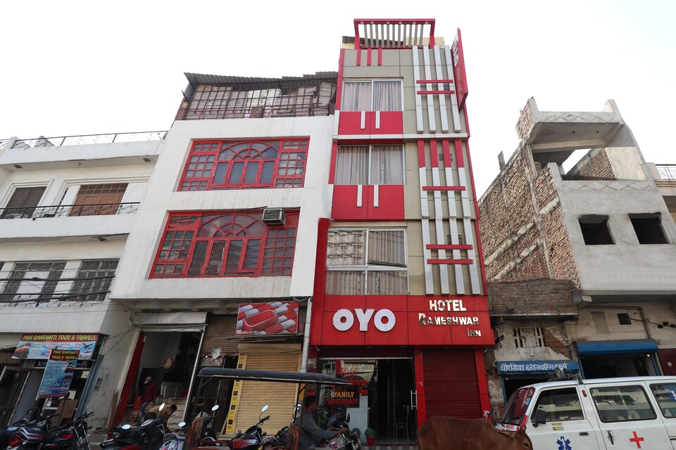 Capital O Rameshwar Guest House, Rambagh Allahabad, Prayagraj