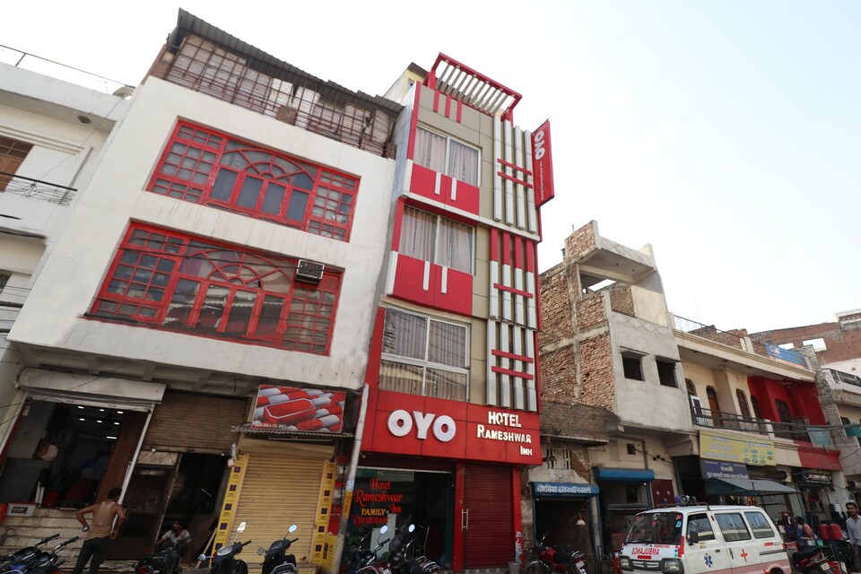 Capital O Rameshwar Guest House, Rambagh Allahabad, Prayagraj