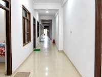 SPOT ON Raj Restaurant & Guest House