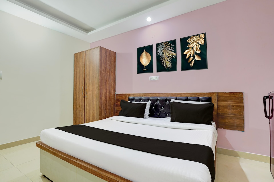 Collection O DLF Phase 3 Metro Station Gurgaon Formerly Krishnay Residency, Cyber City, Gurgaon