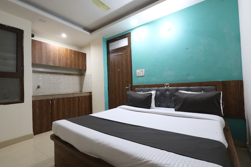 Collection O DLF Phase 3 Metro Station Gurgaon Formerly Krishnay Residency, Cyber City, Gurgaon