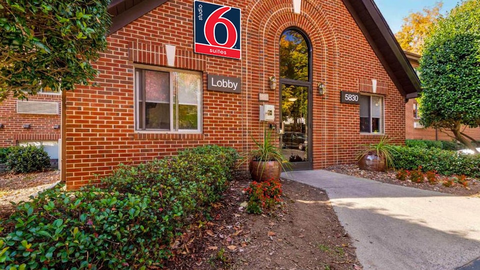 Studio 6 Suites Charlotte, NC - Tyvola Rd/Executive Park, C28217, Charlotte NC