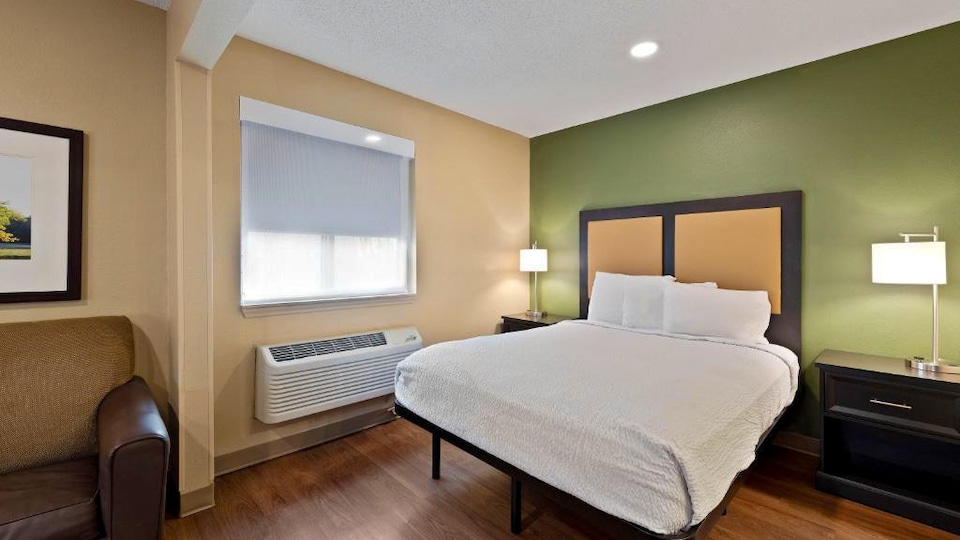 Studio 6 Suites Charlotte, NC - Tyvola Rd/Executive Park, C28217, Charlotte NC