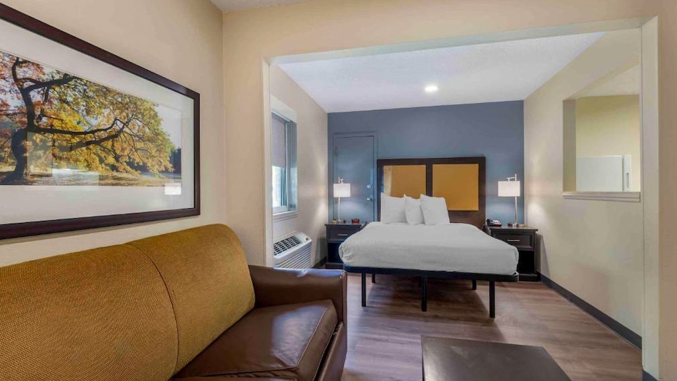 Studio 6 Suites Charlotte, NC - Tyvola Rd/Executive Park, C28217, Charlotte NC