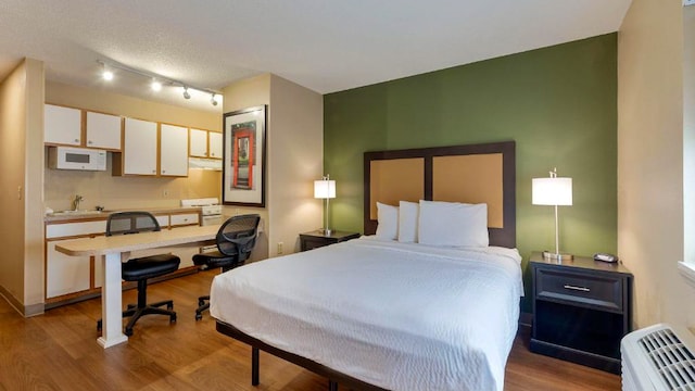 1 Queen Bed | Non-Smoking, Micfridge