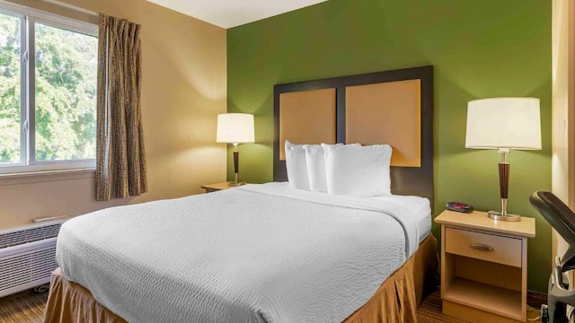 1 Queen Bed | Mob Acc Tub Ste Nsmk Sb Micfri