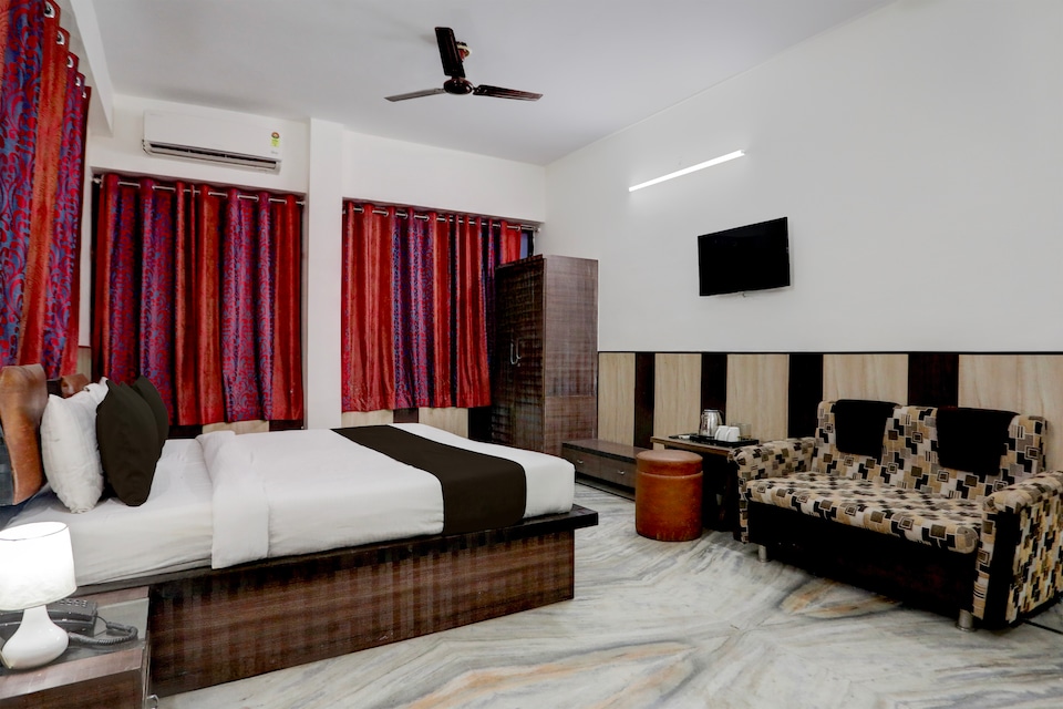 Collection O Gautameshver Mahadev Temple Formerly Pushp Vatika, Lanka, Varanasi