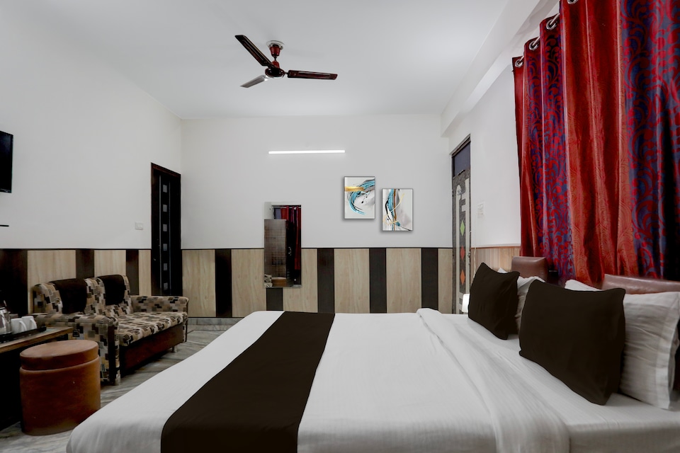 Collection O Gautameshver Mahadev Temple Formerly Pushp Vatika, Lanka, Varanasi