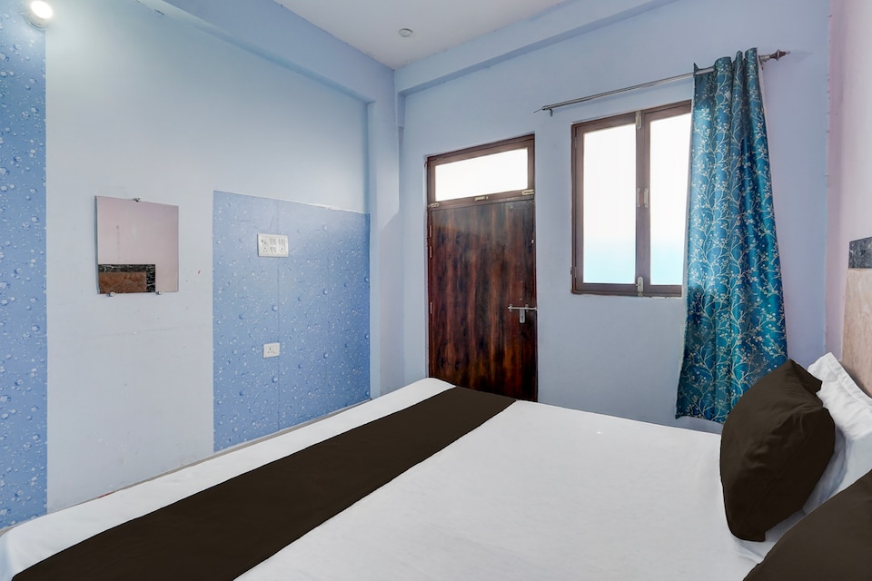 SPOT ON NEW S.M. Galaxy, Kanpur Railway Station, Kanpur