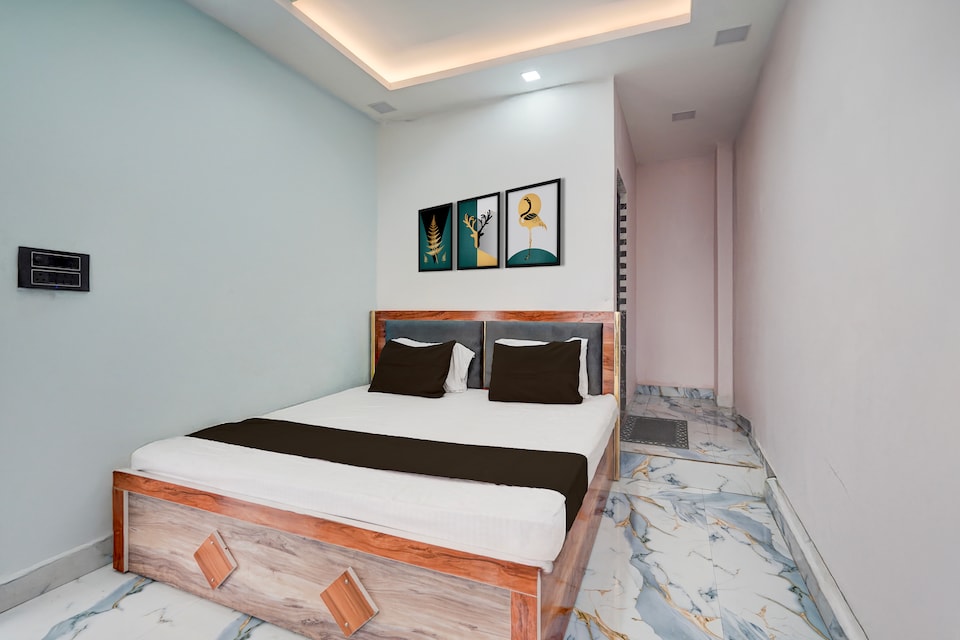 SPOT ON NEW S.M. Galaxy, Kanpur Railway Station, Kanpur