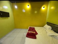 SPOT ON Isshu Hotel And Restaurant 