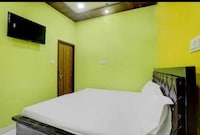 SPOT ON Isshu Hotel And Restaurant 