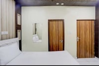 SPOT ON Isshu Hotel And Restaurant 