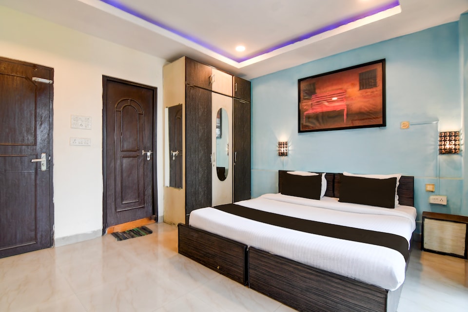 Collection O Saltlake Aadhar Office Formerly A&M Regency, Salt Lake Kolkata, Kolkata