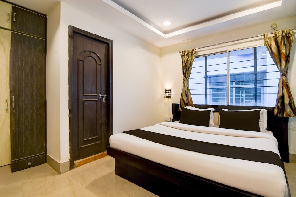 Collection O Saltlake Aadhar Office Formerly A&M Regency, Salt Lake Kolkata, Kolkata