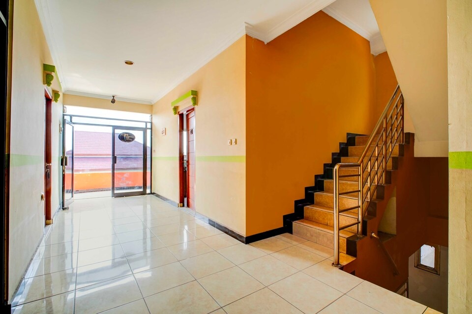 Dancenter Hotel Mutiara Kelapa Dua, Depok, Depok