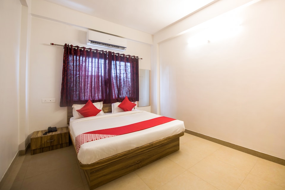 OYO Primrose Regency Near Amanora Mall, Kharadi Pune, Pune