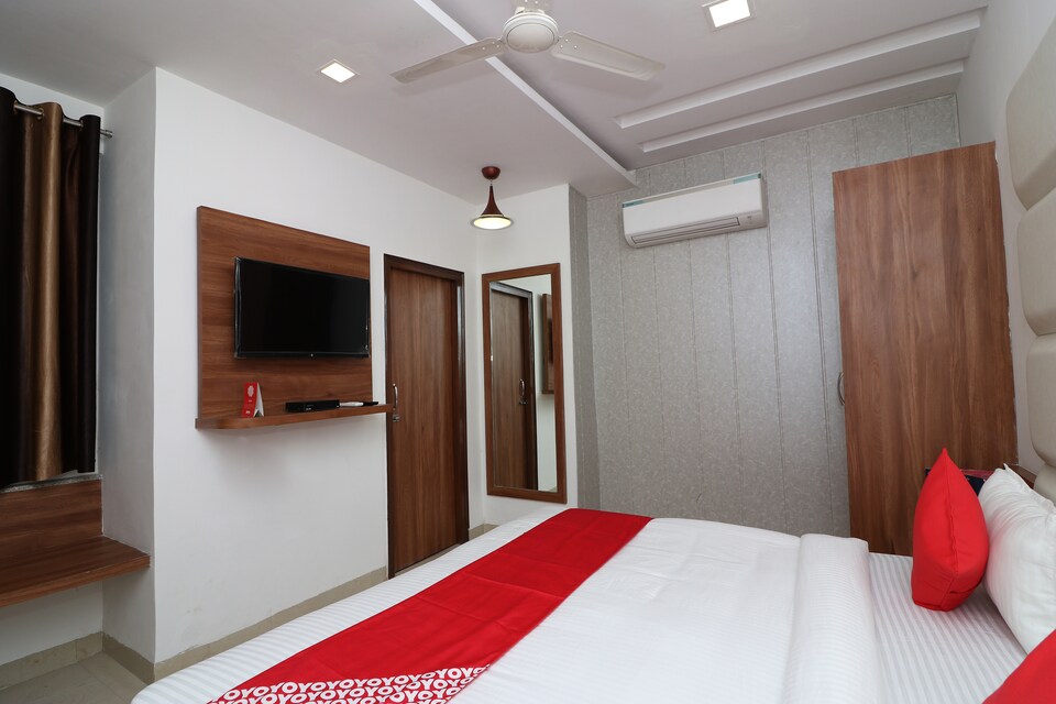 OYO 13169 Hotel Impact, Gomti Nagar Lucknow, Lucknow