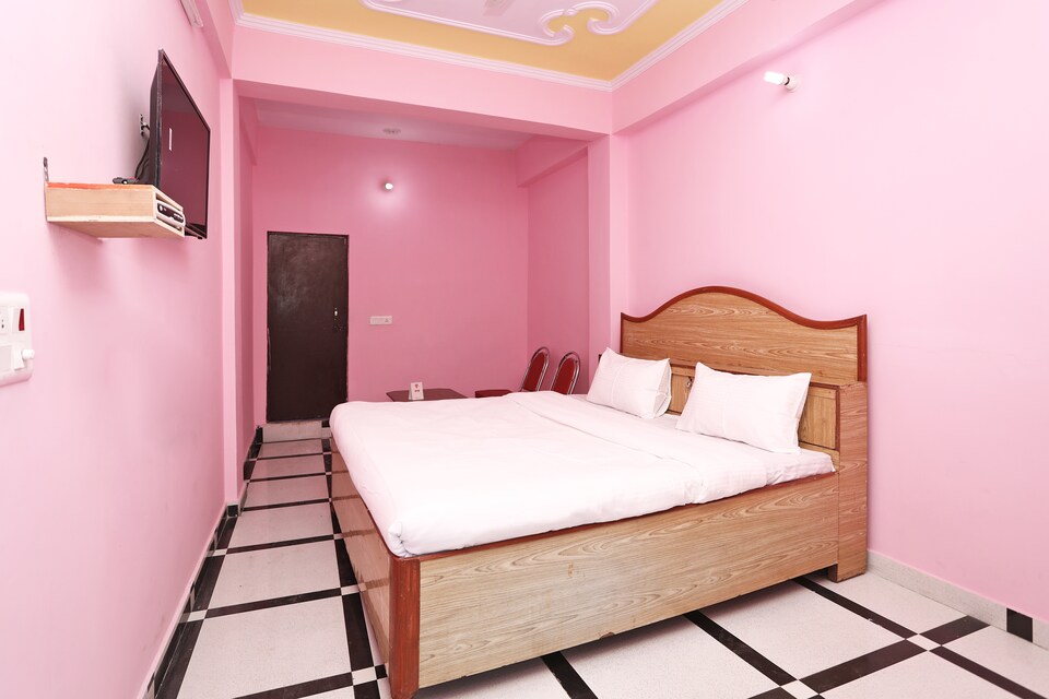 OYO Home 13171 Exotic Studios, Kempty Fall Mussoorie, Mussoorie