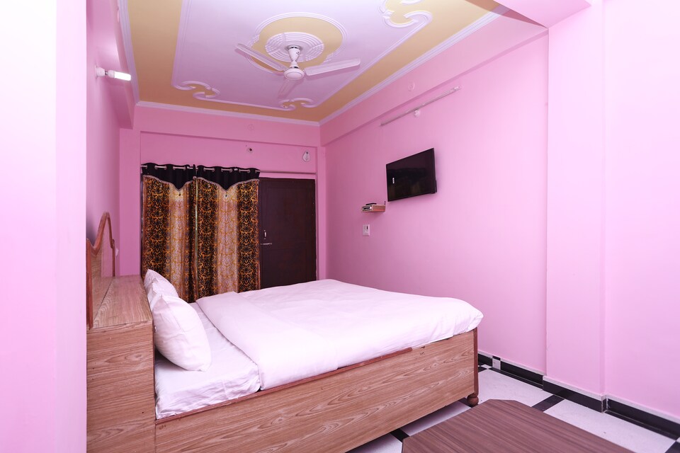 OYO Home 13171 Exotic Studios, Kempty Fall Mussoorie, Mussoorie