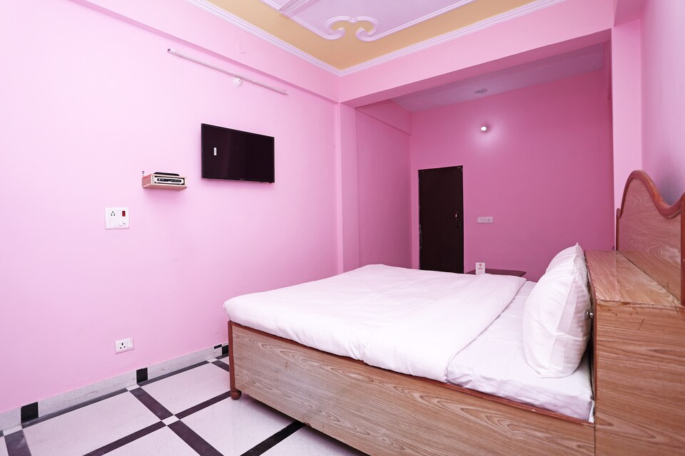 OYO Home 13171 Exotic Studios, Kempty Fall Mussoorie, Mussoorie