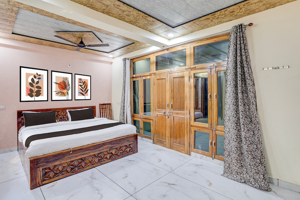 Hotel O THE NEST , Noida City, Noida